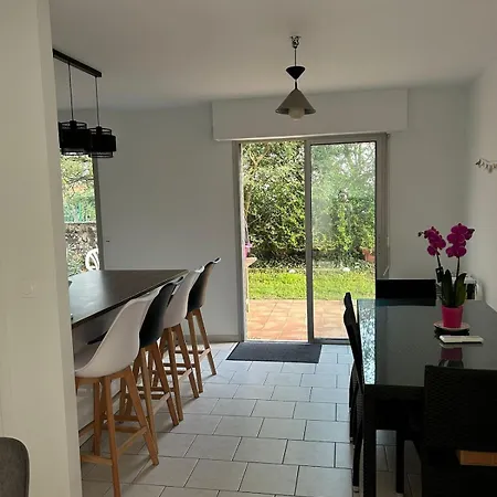 Maison Au Calme Avec Jardin Holiday home *